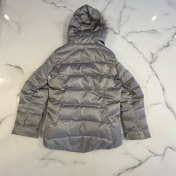 Girls stylish ski jacket by Spyder. Size 10 - Picture 2 of 6